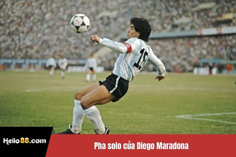 Pha solo của Diego Maradona